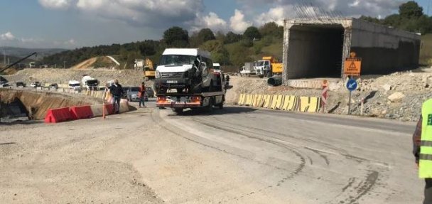 Kocaeli'de Servis Minibüsü İle Kamyonun Çarpıştığı Kazada 5 Kişi Yaralandı