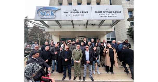 Kocaelideki fabrika yangınında ölenlerin yakınlarından SGK önünde açıklama