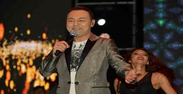 Kocaeli Serdar Ortaç ile yaza veda etti