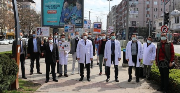 Kocaeli'nde beyaz önlük giyen sağlık çalışanlarından Kovid-19'a karşı farkındalık yürüyüşü