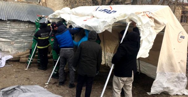 Kocaeli'nin deneyimli deprem ekibi Elazığ'da