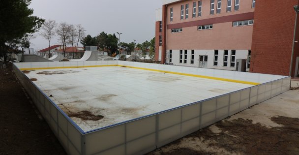 Kocaeli'nin İlk Sentetik Buz Pisti Tamamlanıyor