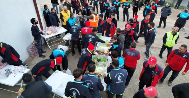 Kocaeli'yi kışa hazırlayacak personel moral etkinliğinde buluştu; Büyükşehir ekiplerinden ‘kışa hazırız' mesajı