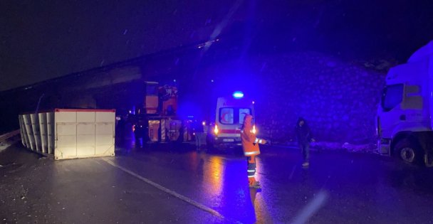 Konteyner Devrildi, D-100 Ulaşıma Kapandı