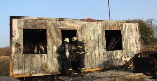 Konteynerde Çıkan Yangında Elleri ve Ayakları Yandı