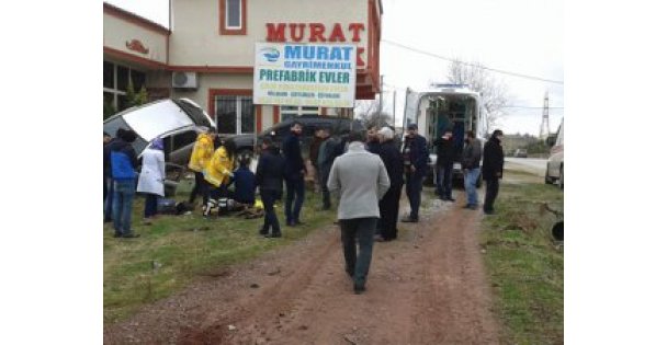 Kontrolden çıkan araç duvara çarptı