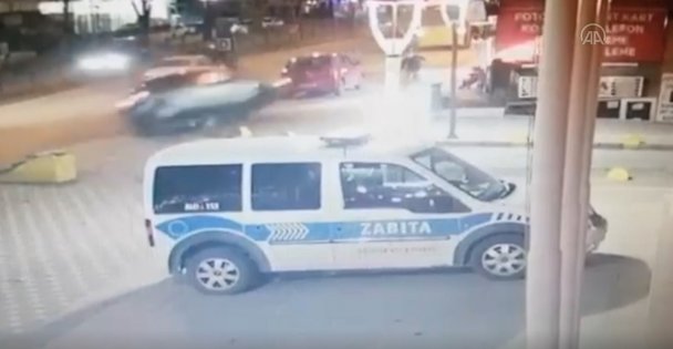 Kontrolden Çıkan Otomobilin Devrilmesi Kamerada