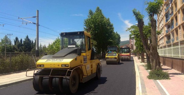 Körfez Denizciler Caddesi'nde aşınma asfaltı serimine başlandı