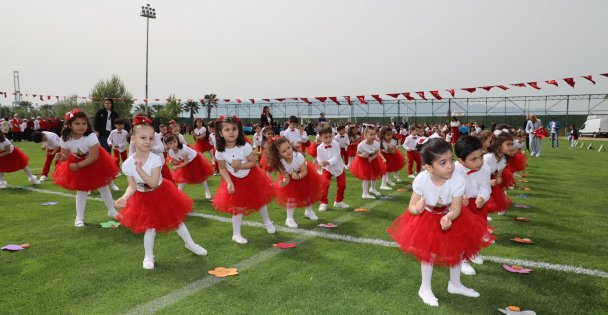 Körfezde Öğrencilerin Gösterileri İzleyenleri Mest Etti