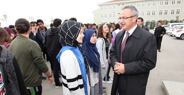 Köşker Gençlerin  Yanında