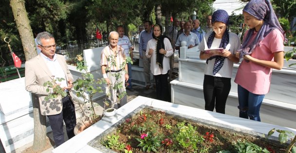 Köşker'den mezarlık ziyareti