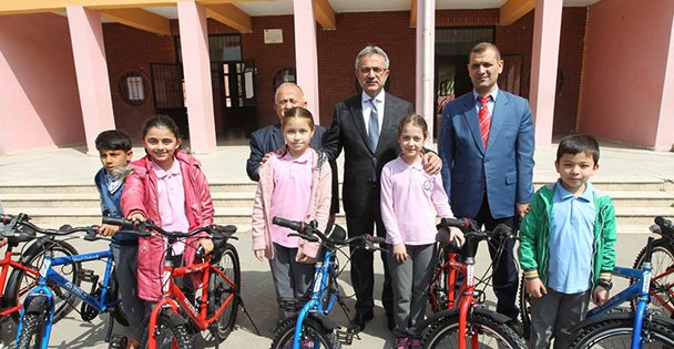 Köşker'den Öğrencilere Hediye Bisiklet