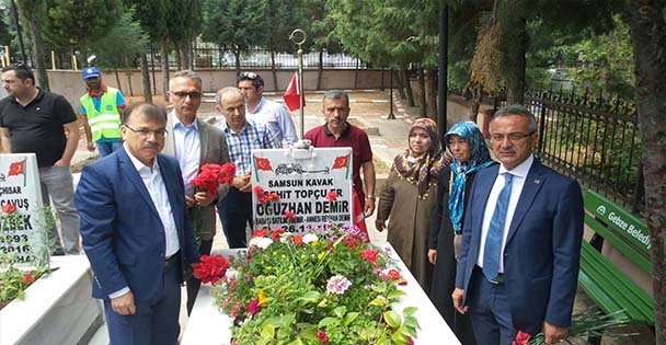 Köşker'den şehitlik ziyareti