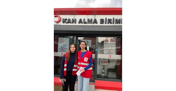KOSTÜ öğrencilerinden Kızılay'a anlamlı destek