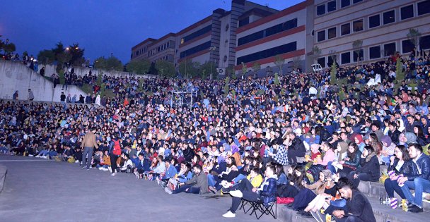 KOÜ'de açık havada sinema keyfi