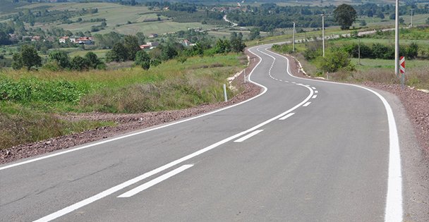 Köy Yolları Yaz - Kış Ayrı Güzel