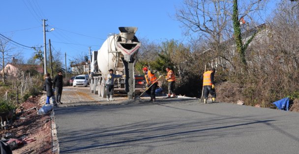 Köylerde beton yol çalışması!