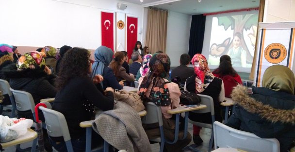 Kroman Çelik İlkokulu Velileri Belgelerini Aldı