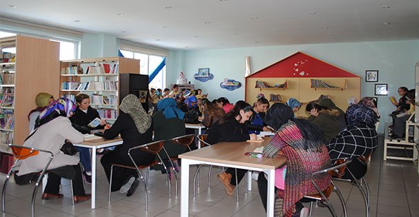 Kroman Çelik'te Kütüphane boş kalmıyor