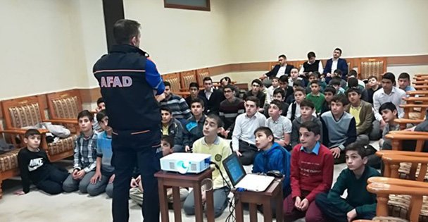 Kuran kursları afet eğitimleri tamamladı