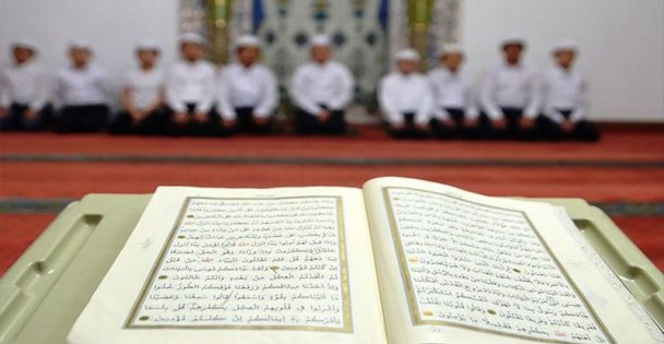 KUR'AN KURSU ÖĞRETİCİLERİ 'ÖĞRETMEN” STATÜSÜNE KAVUŞTURULMALIDIR