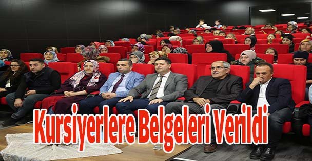 Kursiyerlere Belgeleri Verildi