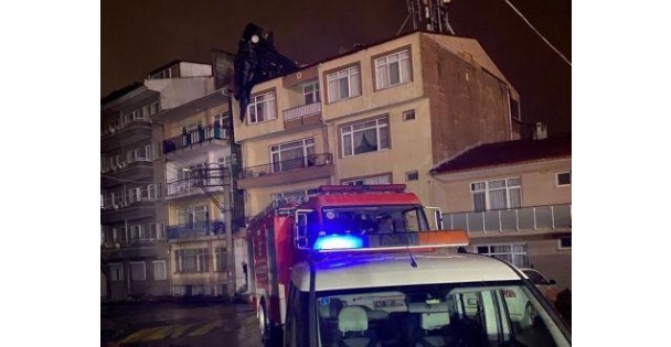 Kuvvetli rüzgarda hasar gören çatıdan düşen vatandaş öldü