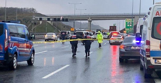Kuzey Marmara Otoyolu'nda bir kişi tır şoförünü rehin aldı, ikna çabaları sürüyor