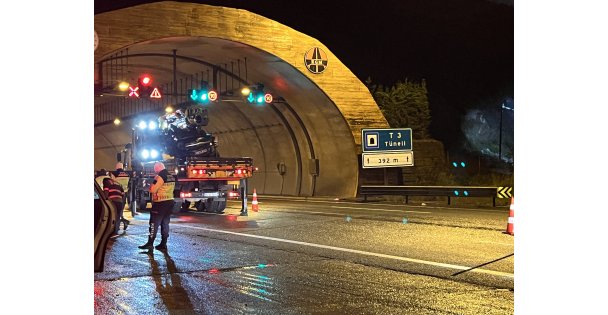 Kuzey Marmarada otomobil tünel girişine saplandı: 1 ölü