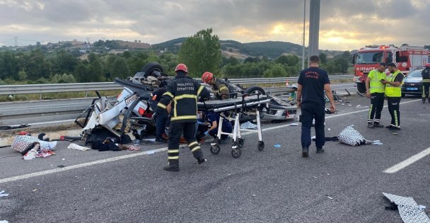 Kuzey Marmarada otomobil yön tabelasına çarptı: 1 ölü, 4 yaralı