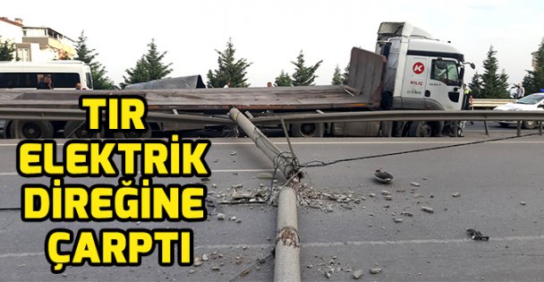 Lastiği patlayan tır aydınlatma direğine çarptı
