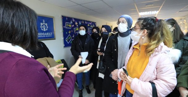 Lise ve Üniversite Öğrencilerinden Cemile Meriç'e Ziyaret