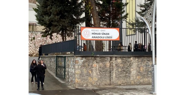 Lisede 3. kattan düşen öğrenci ağır yaralı