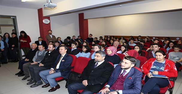 Öğrenciler Rektörden Kariyer Dersi Aldı