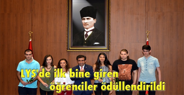 LYS'de ilk bine giren öğrenciler ödüllendirildi