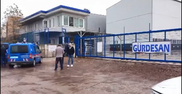 Maaşlarını alamayan işçiler fabrikayı bastı