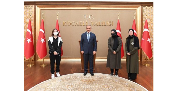 Makaleleri NASA'da Yayınlanacak Öğrencilerden Vali Yavuz'a Ziyaret