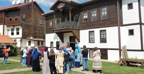 Manevi Mekanları Gezdiler