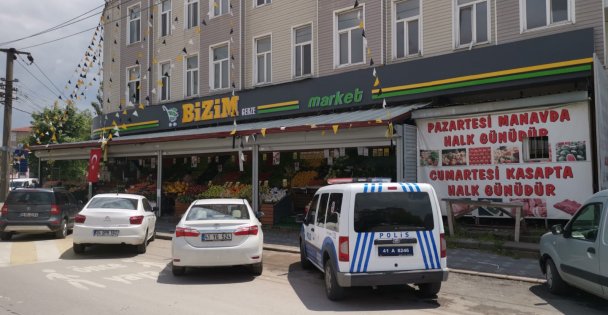 Market önündeki dondurucunun motorunun çalınması güvenlik kamerasında