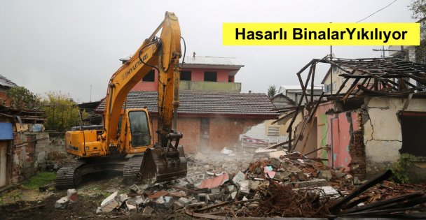 Marmara Depremi'nin 'merkez üssü'nde hasarlı binalar yıkılıyor