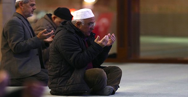 Mehmetçik için sabah namazında dua edildi