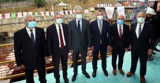 Metro bir günde 330 bin yolcuya hizmet verecek