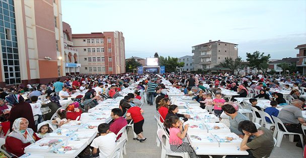 Mevlana iftarda buluştu