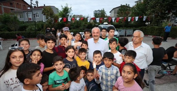 Mevlana'da Çocukların Sinema Keyfi