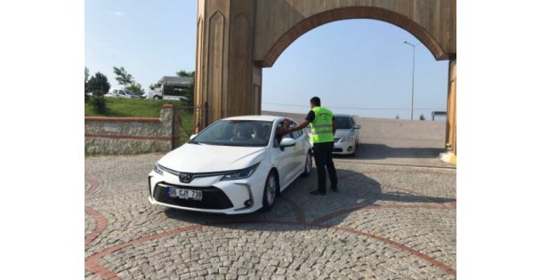 Mezar ziyaretine gelen Şehit Aileleri çiçeklerle karşılandı