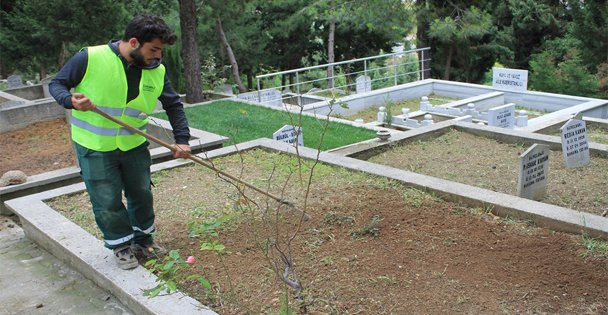 Mezarlıklarda bakım yapıldı