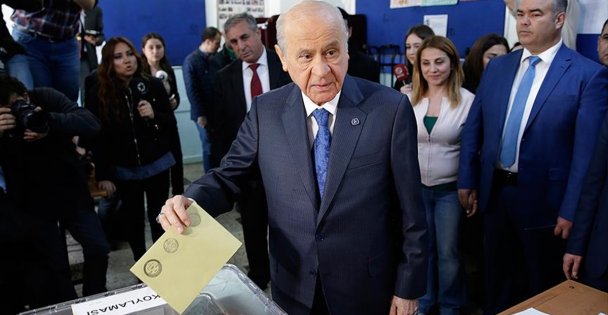 MHP lideri Bahçeli oyunu kullandı