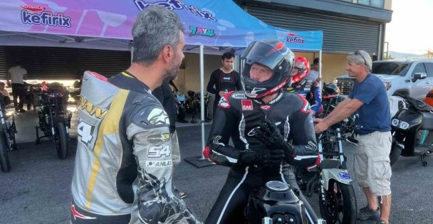 Milli motosikletçiler ve oyuncu Kıvanç Tatlıtuğ Kocaeli'de piste çıktı