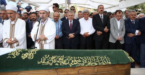 Milli Savunma Bakanı Işık'ın annesi toprağa verildi