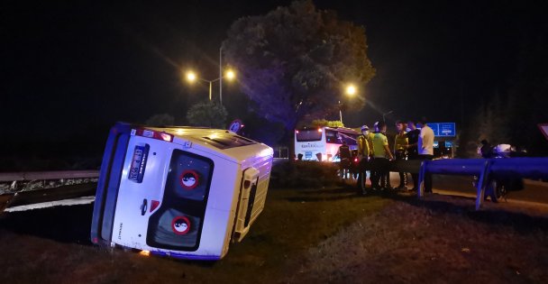 Minibüs devrildi; 6 yaralı